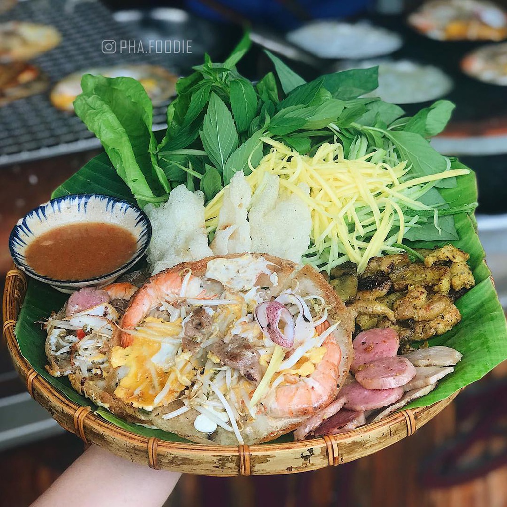 Banh xeo va 5 mon an mien Trung hut khach tai TP.HCM hinh anh 8 2._phafoodie.jpg