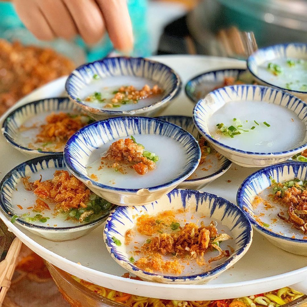 Banh xeo va 5 mon an mien Trung hut khach tai TP.HCM hinh anh 12 4._mysteriousaigon.jpg