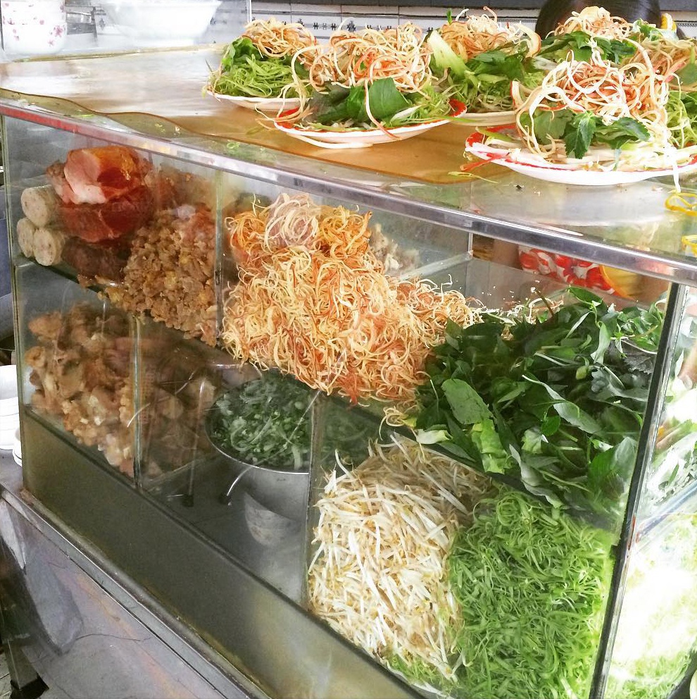 Banh xeo va 5 mon an mien Trung hut khach tai TP.HCM hinh anh 13 5._hokipoki3__bo_hue_31.jpg