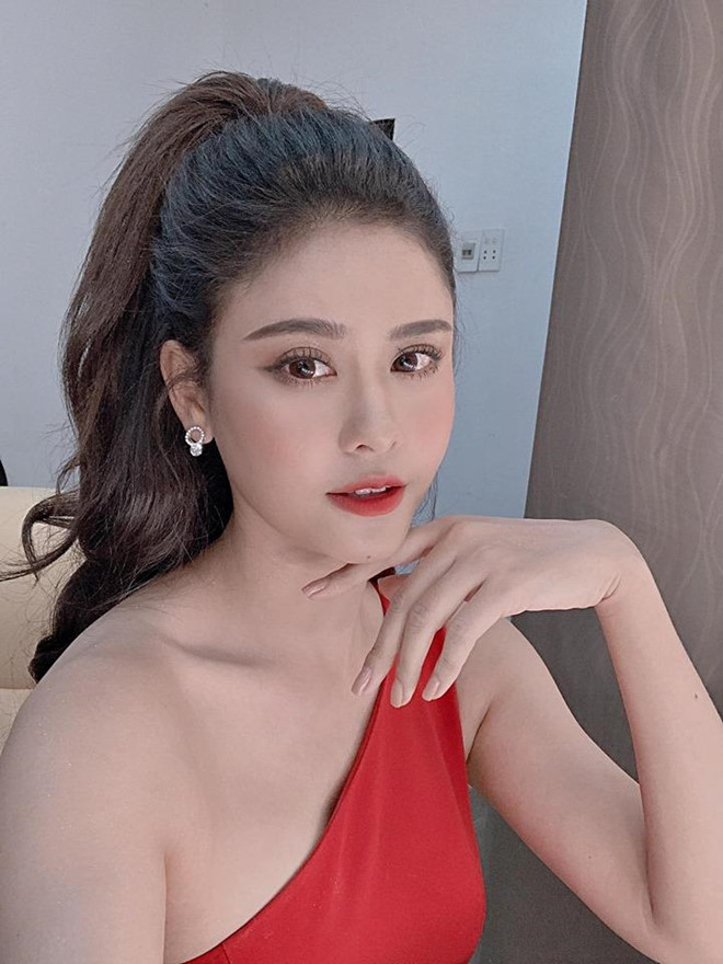 Truong Quynh Anh goi cam, song kin hon sau ly hon Tim hinh anh 2