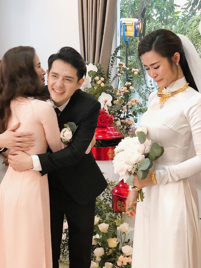 Chi gai khong hoat dong nghe thuat cua Dong Nhi hinh anh 2