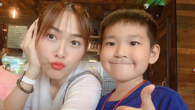 Nhung nguoi dep Viet ket hon va sinh con som hinh anh 4