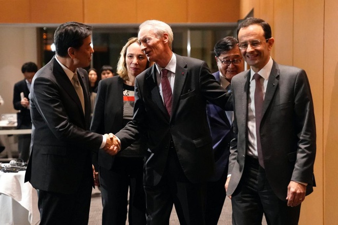 Lien minh Renault-Nissan-Mitsubishi tim duong vuot qua khung hoang hinh anh 2 Renault_Nissan_Mitsubishi_Alliance_meeting_1024x683.jpg