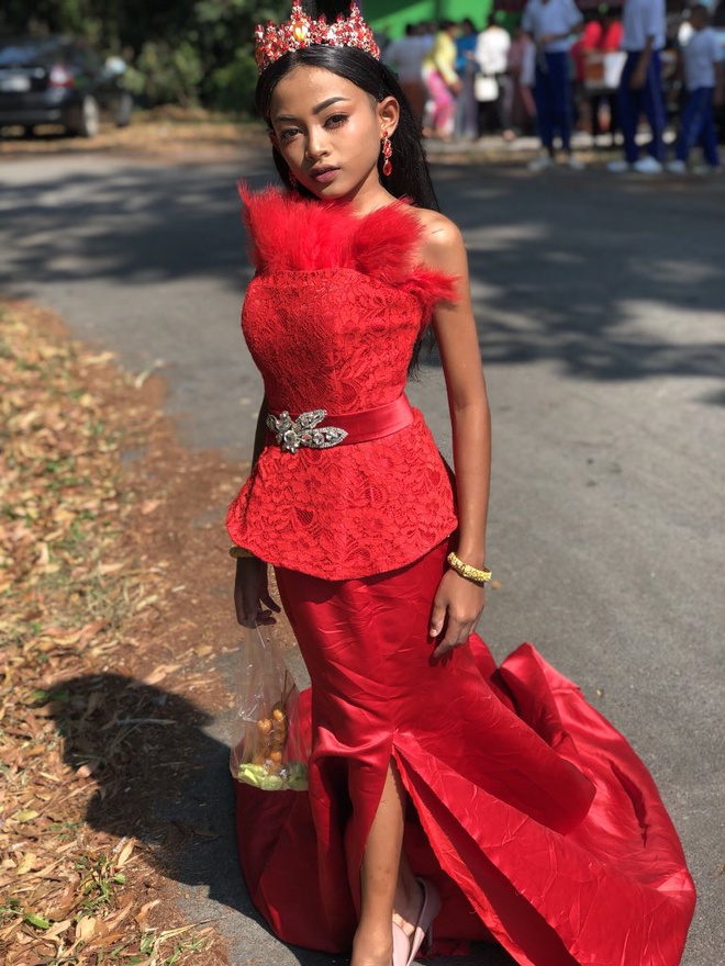 phu thuy trang diem mua nha tau xe anh 4