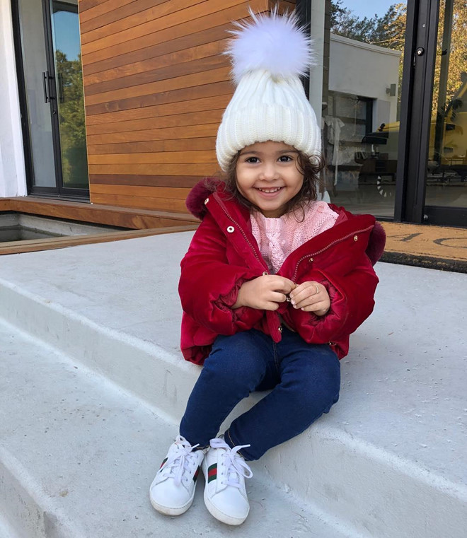 Dan hot kid so huu trieu follow, co gia the 'khong phai dang vua' hinh anh 3