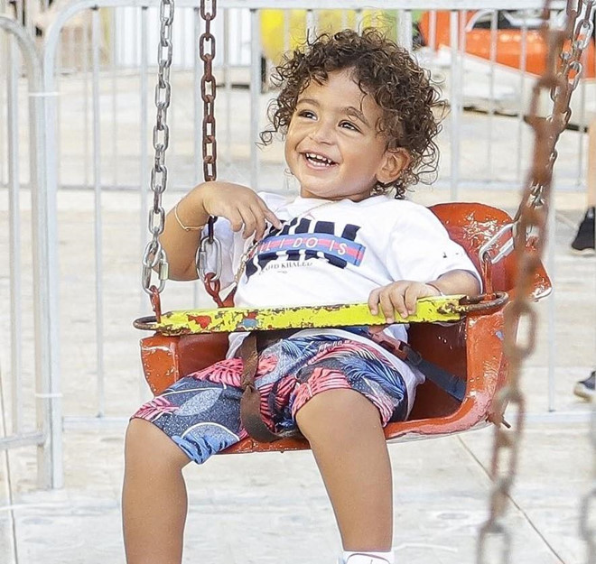 Dan hot kid so huu trieu follow, co gia the 'khong phai dang vua' hinh anh 11