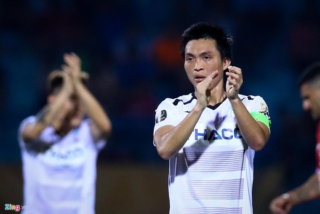 Tuan Anh va dan cau thu doc than, chua tung cong khai hen ho hinh anh 4