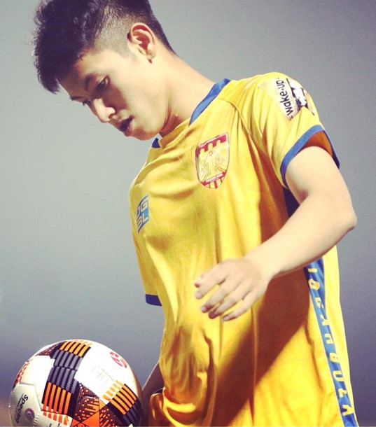 Tuan Anh va dan cau thu doc than, chua tung cong khai hen ho hinh anh 6