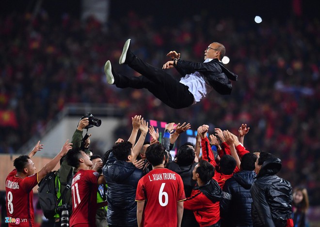 Ngay 20/11, tri an HLV Park - nguoi thay cua cac cau thu Viet Nam hinh anh 1