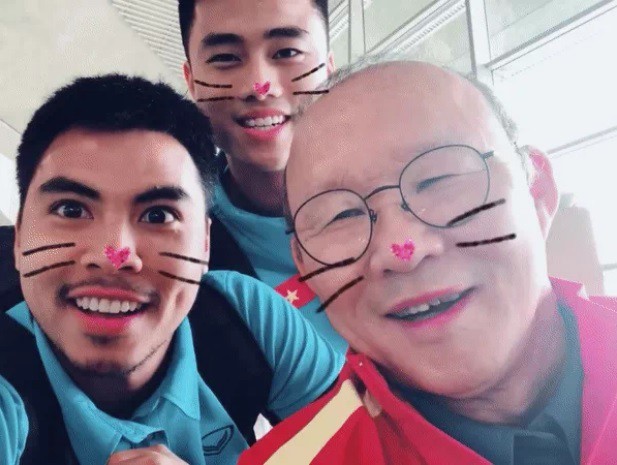 Ngay 20/11, tri an HLV Park - nguoi thay cua cac cau thu Viet Nam hinh anh 3