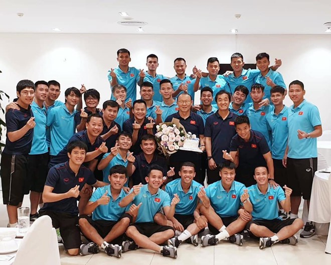 Ngay 20/11, tri an HLV Park - nguoi thay cua cac cau thu Viet Nam hinh anh 12