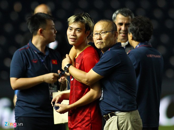 Ngay 20/11, tri an HLV Park - nguoi thay cua cac cau thu Viet Nam hinh anh 9