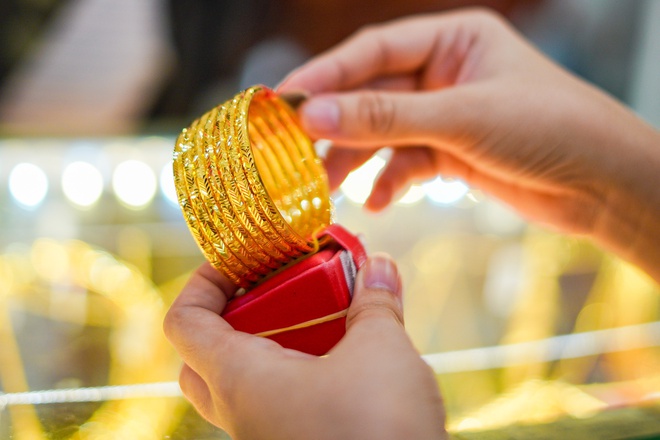 Bien dong gia vang anh 1