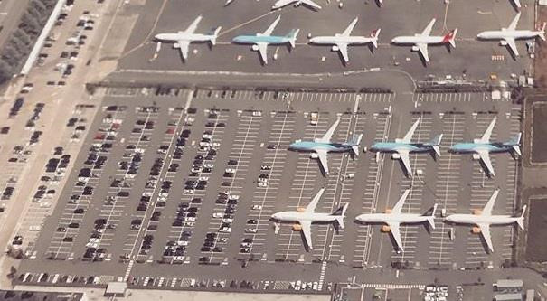 Boeing 737 tranh cho do voi oto hinh anh 1