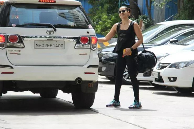 Sao nu tuy giau co nhung van dung xe ‘ca tang’ hinh anh 5