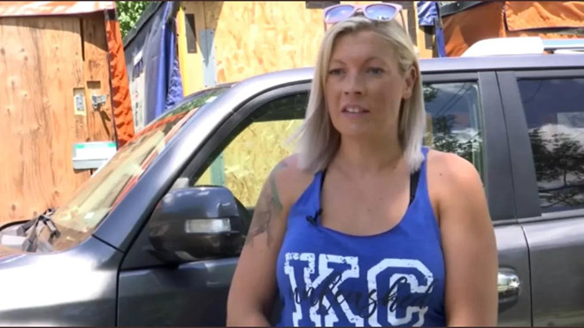 Nguoi phu nu nay da tu minh truy tim ke trom xe hinh anh 1