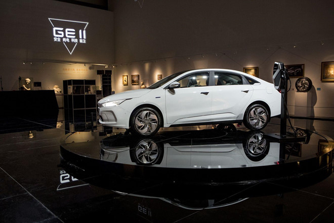 Xe Trung Quoc that the ngay tren san nha hinh anh 2