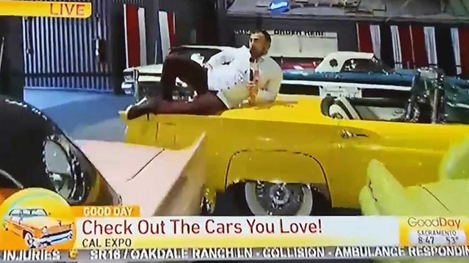 Phong vien nhay len xe khoe dang tai trien lam hinh anh 1