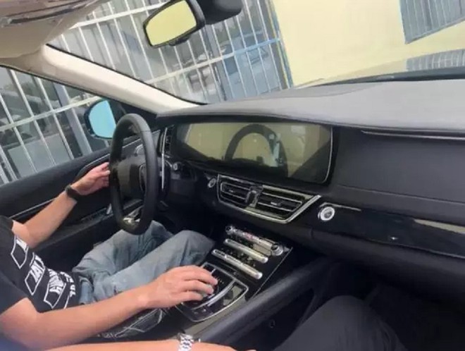 Range Rover Sport nhai cua Trung Quoc gia chi bang 1/10 hinh anh 6