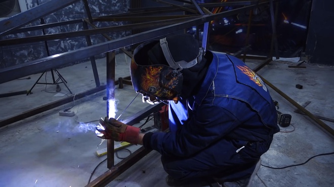 Dan choi Nga tu san xuat xe ban tai Tesla Cybertruck hinh anh 2 663053.jpg