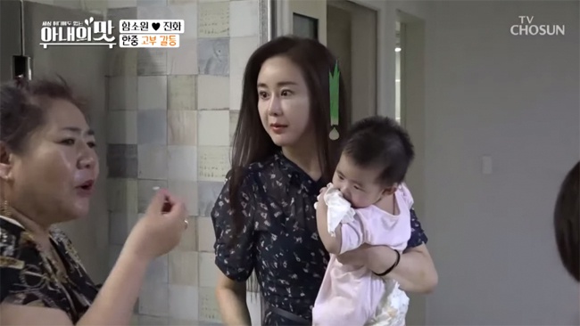 Hoa hau Han Quoc mang me chong khi mo cua tu lanh 13 giay hinh anh 1 ss.jpg