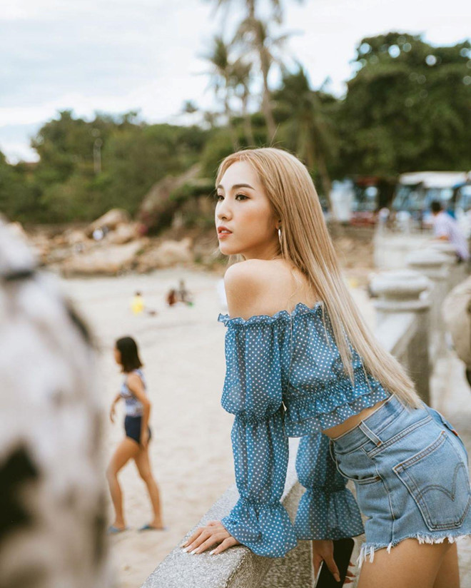 Bon hot girl Viet la me 2 con nhung ngay cang nong bong hinh anh 8