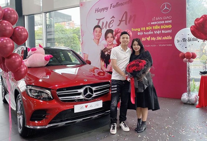 Cau thu Viet mua nha, tau xe sang, xay san bong truoc nam 25 tuoi hinh anh 1