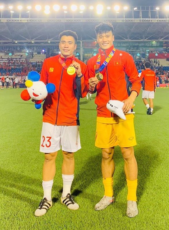 Cau thu Viet mua nha, tau xe sang, xay san bong truoc nam 25 tuoi hinh anh 11