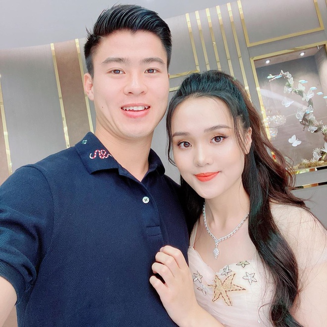 Cau thu Viet mua nha, tau xe sang, xay san bong truoc nam 25 tuoi hinh anh 7