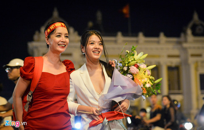 Nhung cap chi em la con cua dien vien, ca si noi tieng hinh anh 4