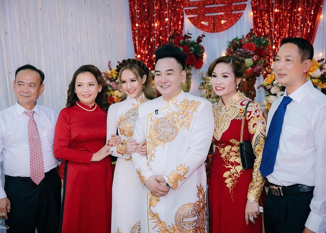 Con gai Minh Nhua khoe bung bau, hot girl 17 tuoi to chuc an hoi hinh anh 1