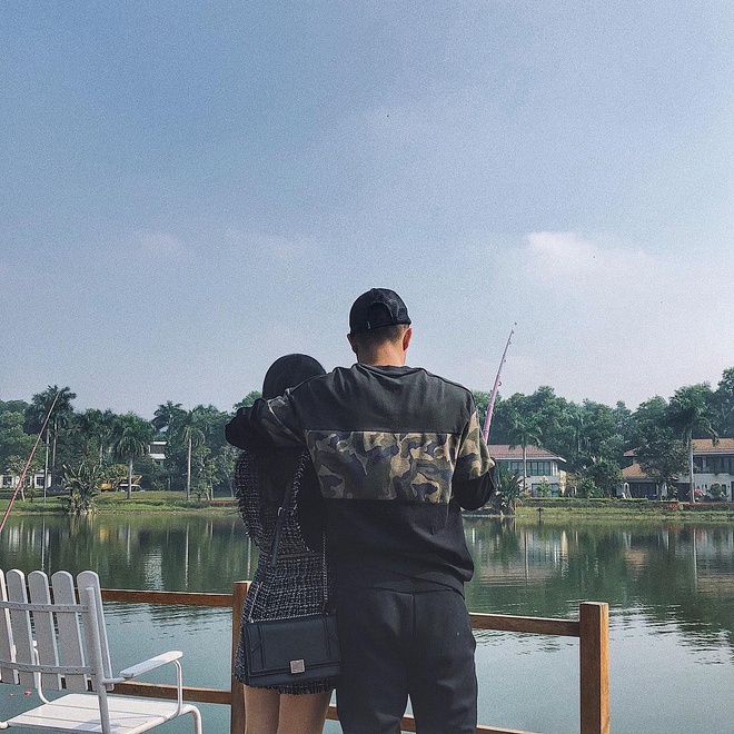 Ban gai Ha Duc Chinh va cac hot girl theo duoi nganh hoi hoa hinh anh 3