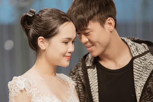 Hanh trinh yeu don gian den dam cuoi dinh dam cua Duy Manh - Quynh Anh hinh anh 7 duy_manh_dua_quynh_anh_di_chon_vay_chuan_bi_dam_cuoi_voi_dan_khach_moi_khung_4.jpg