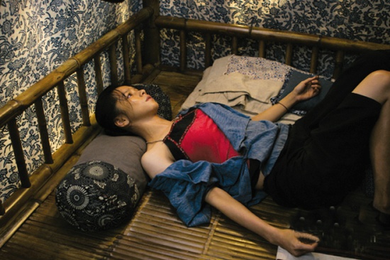 Nhung my nhan Hoa ngu bi ton thuong khi dong canh nong hinh anh 7