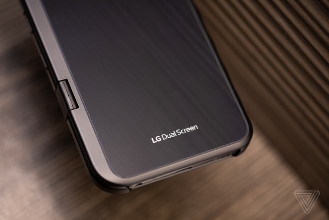 Can canh LG V50 - man hinh kep ban le, co the re hon Galaxy Fold hinh anh 4