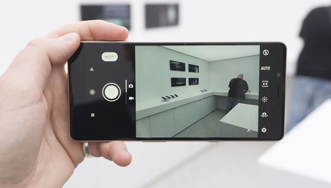 Chi tiet Sony Xperia L3 vua ra mat: Gia tam trung, cau hinh tu 2017 hinh anh 3