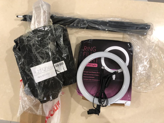 Khong len Shopee dat mua, van bi giao hang deu dan den nha hinh anh 2