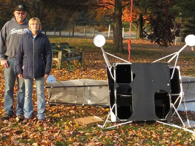 Ve tinh selfie cua Samsung roi o san sau cua mot gia dinh My hinh anh 1