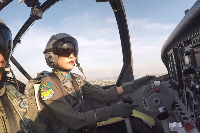 Hinh anh Hoang quy phi Thai mac quan phuc, ao croptop gay bao mang hinh anh 4