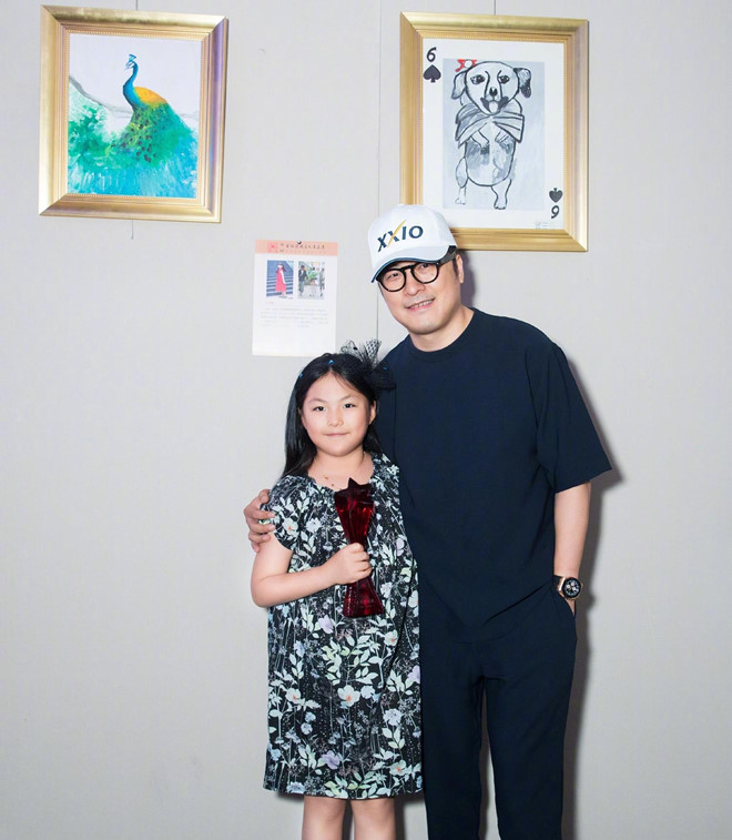 Cuoc song phu day hang hieu cua con gai MC quyen luc Trung Quoc hinh anh 8