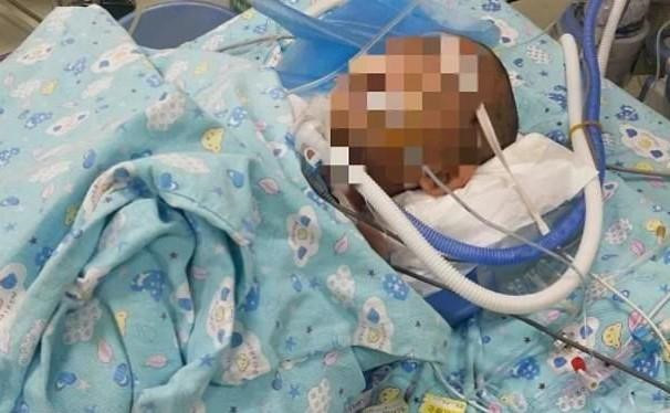 Phat tu tai xe buyt truong hoc vi bo quen hoc sinh tren xe hinh anh 3