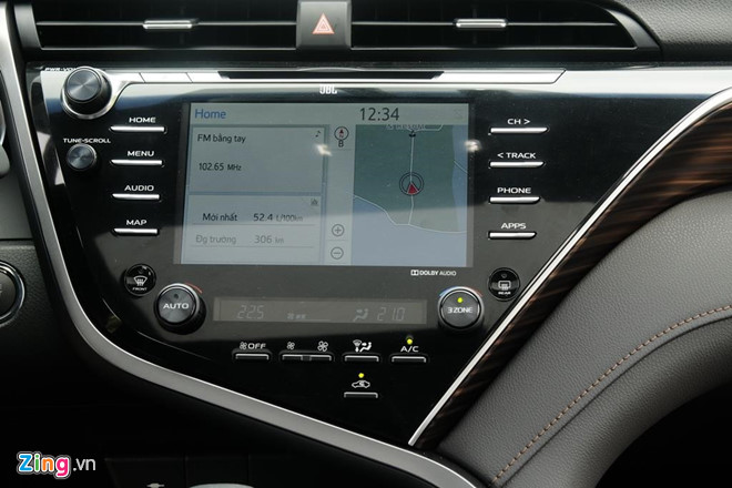 Ban 'bia kem lac', Toyota Camry 2019 chenh gia 50-100 trieu dong hinh anh 2