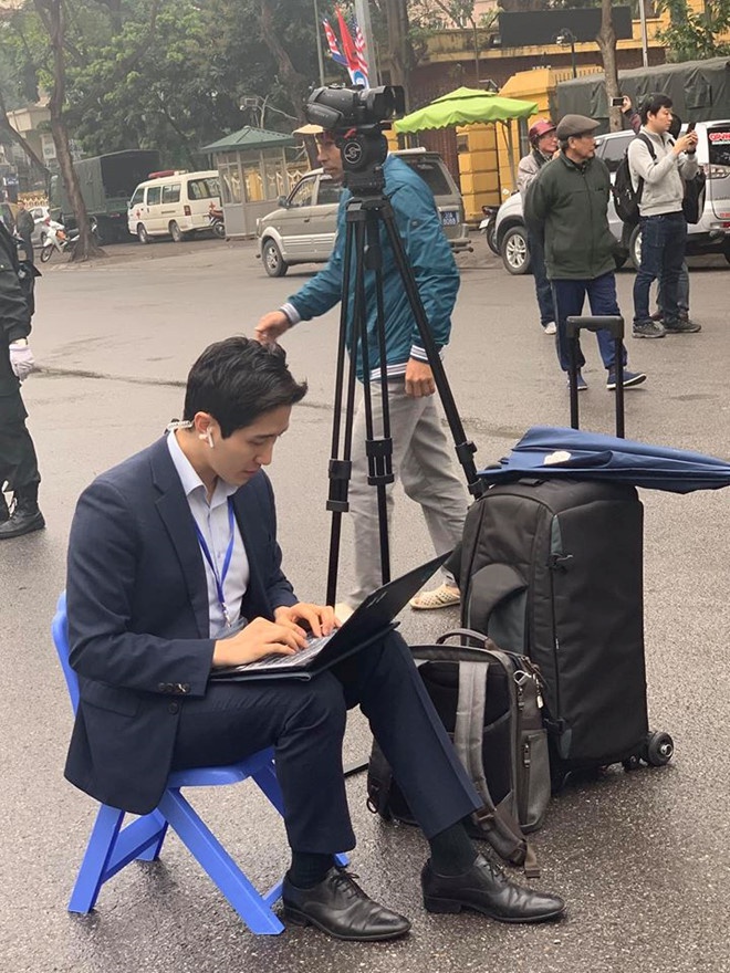 Nam phong vien Han tang follow nhanh chong, fan Viet vao khen dep trai hinh anh 1