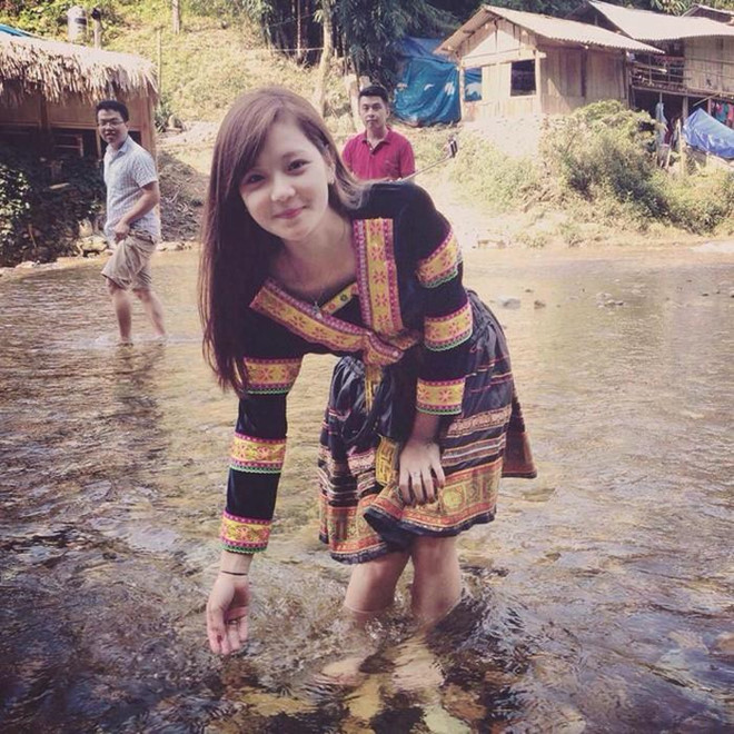 Hot girl mac vay dan toc noi dinh dam nam 2015 gio da la me mot con hinh anh 1