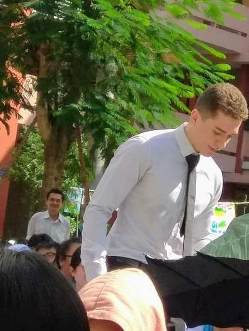 Thay giao 'soai Tay' duoc hoi chi em tim kiem sau anh chup len hinh anh 1