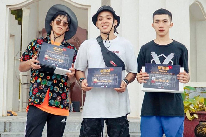 9X nhay qua hai noc nha cao 18 tang: '5 nam kinh nghiem moi dam lam' hinh anh 2