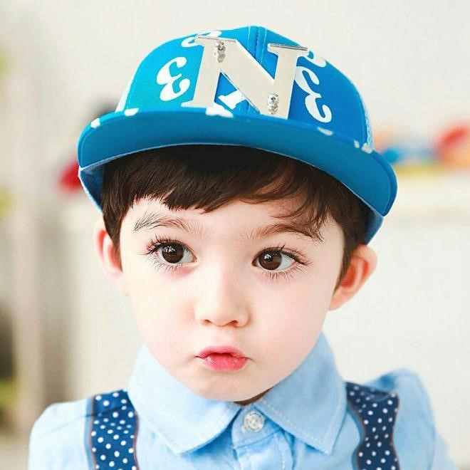 Nhoc ti tung duoc menh danh 'be trai dep nhat the gioi' gio ra sao? hinh anh 1