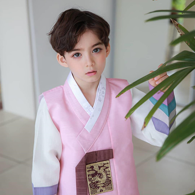 Nhoc ti tung duoc menh danh 'be trai dep nhat the gioi' gio ra sao? hinh anh 10