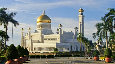 Singapore, UAE phat nang, bo tu nguoi uong ruou bia noi cong cong hinh anh 3 img_brunei_mosque.jpg