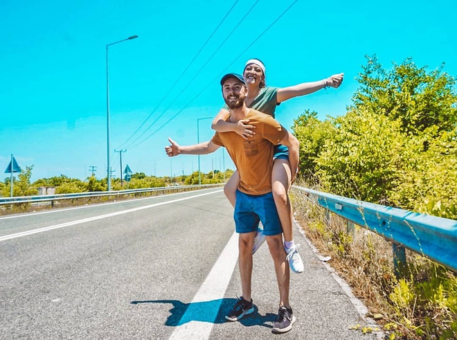 Cap doi du lich qua 13 nuoc bang cach di nho xe hinh anh 1 71184625_564215104331370_6621950398286149009_n.jpg